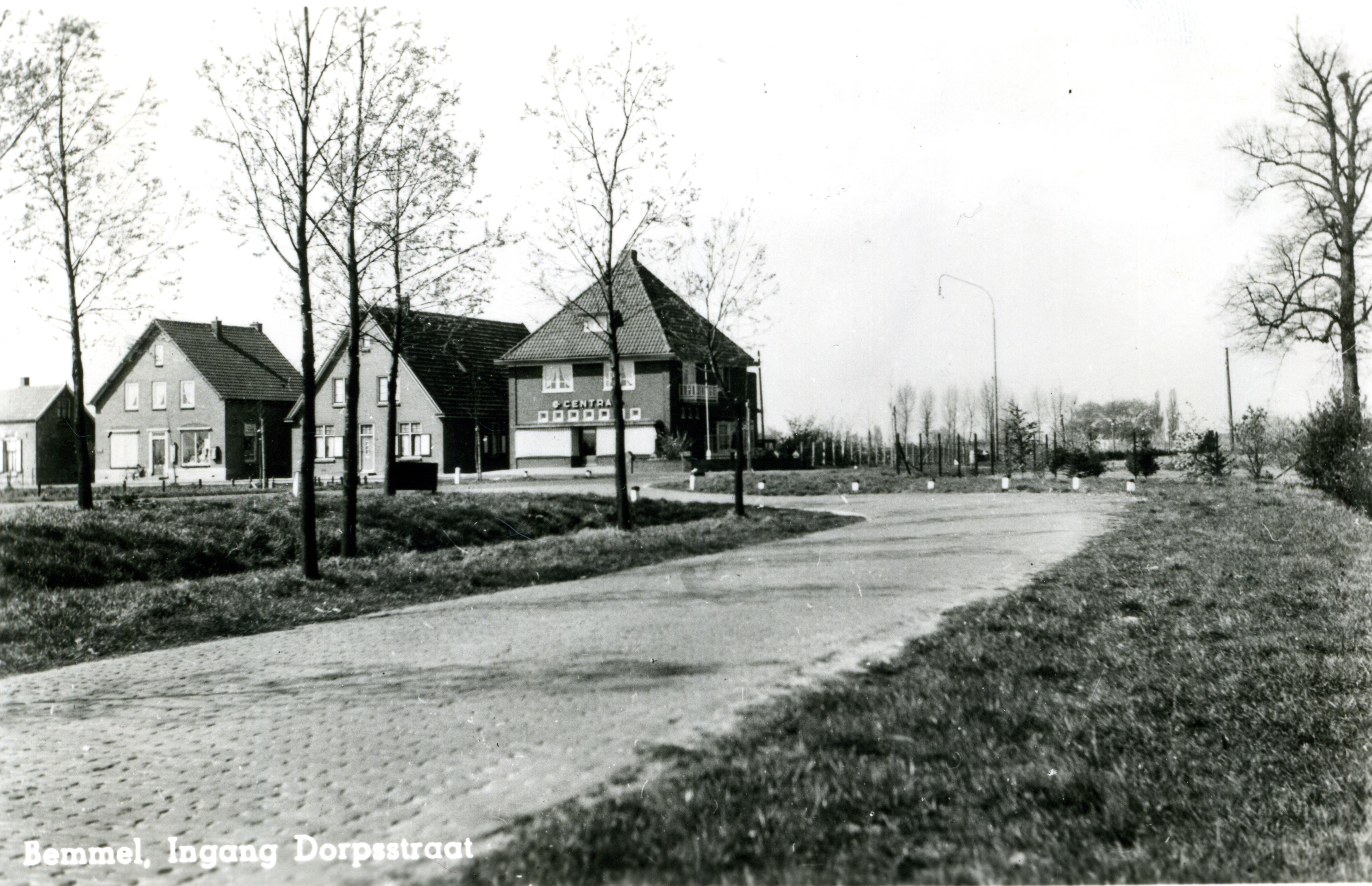 Dorpsstraat-Herkenrathweg